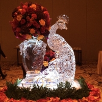 Thumb_peacock_and_ice_vase_ice_sculpture
