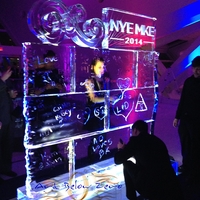 Thumb_graffiti_wall_nye_mke_2014_ice_sculpture_in_action