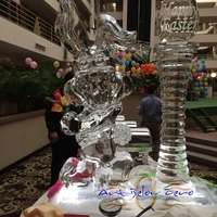 Thumb_big_bunny_holding_flowers_for_easter__60_inches_tall_ice_sculpture