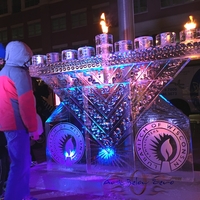 Thumb_menorah_ice_sculpture_for_lubavitch_of_wisconsin_15