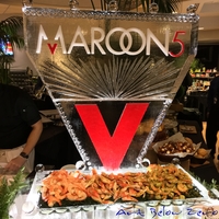 Thumb_maroon5_the_band_logo_in_color_on_a_seafood_display_ice_sculpture