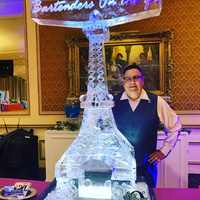 Thumb_eiffel_tower_bartenders_on_the_go_ice_luge
