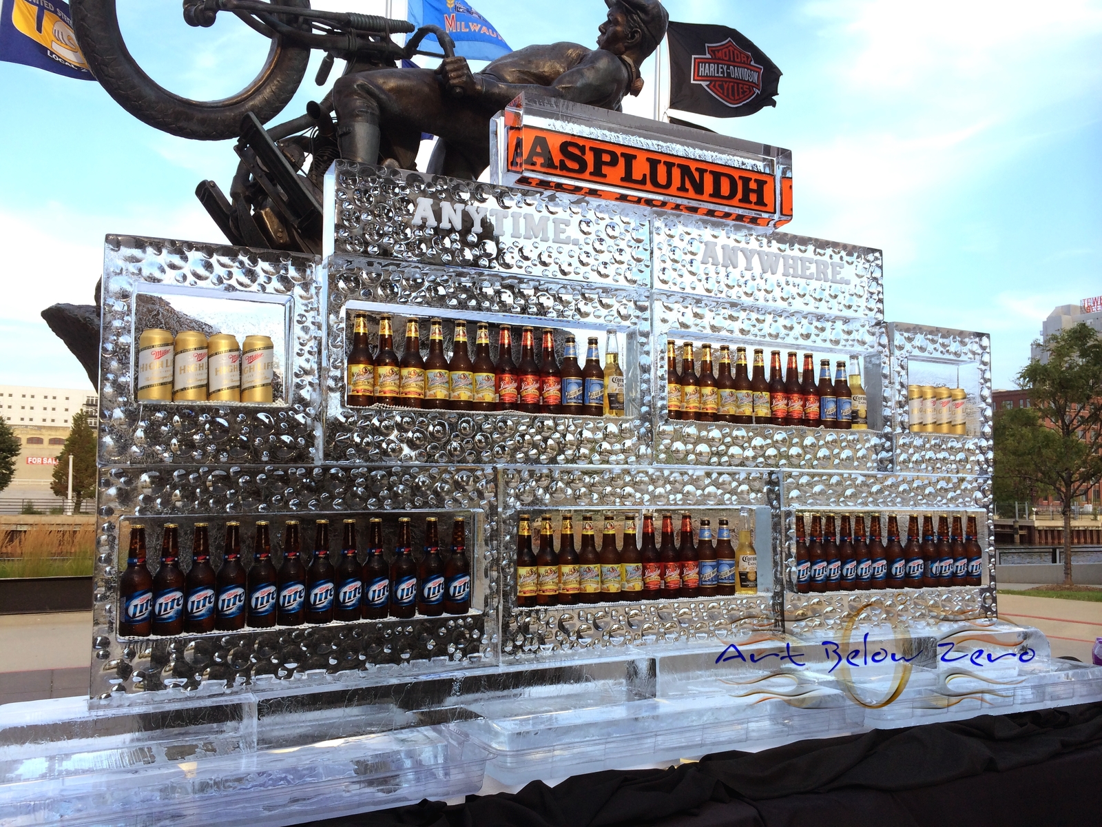 Beer_wall_ice_sculpture_for_asplandh_at_the_harley_davidson_museum_milwaukee