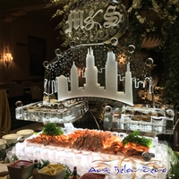 Thumb_cape_cod_seafood_display_with_chicago_skyline_for_me_chele___sean_s_beautiful_wedding