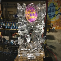 Thumb_bunnies_and_easter_egg_ice_sculpture_2016