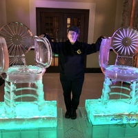 Thumb_memorial_union_at_uwm_1970_s_and_present_day_chairs_ice_sculpture
