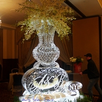Thumb_vase_waterford_with_monogram_for_a_beutiful_nye_wedding_at_the_pfister_hotel