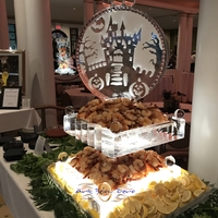 Thumb_petite_2_tier_seafood_display_with_halloween_ornament_ice_sculpture