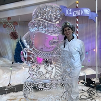 Thumb_snowman_7ft_of_swirly_awesomnes_ice_sculpture